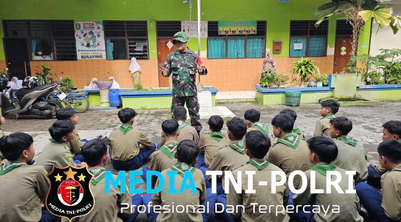 Babinsa Tipes Beri Motivasi Siswa SMP Muhammadiyah 6 Mengenal Profesi TNI