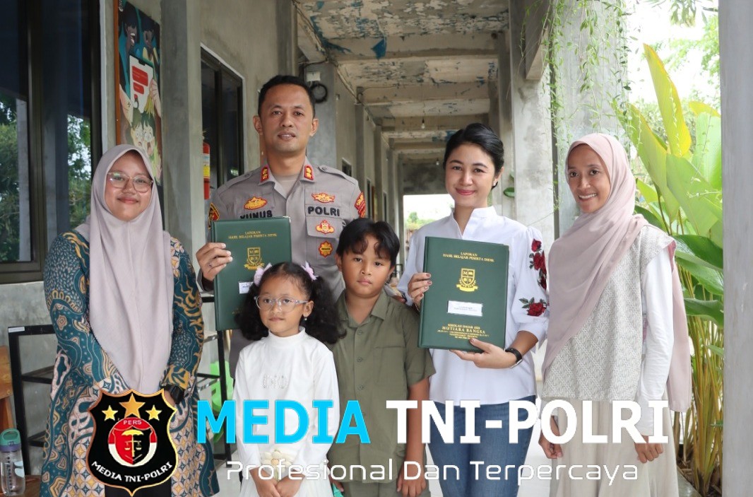 Dukung GEMAR, Kapolres Pringsewu Turun Langsung Ambil Rapor Anak Ke Sekolah