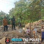 Babinsa Juwangi Bersama Warga Gotong Royong Perbaiki Gorong-Gorong Demi Kelancaran Irigasi