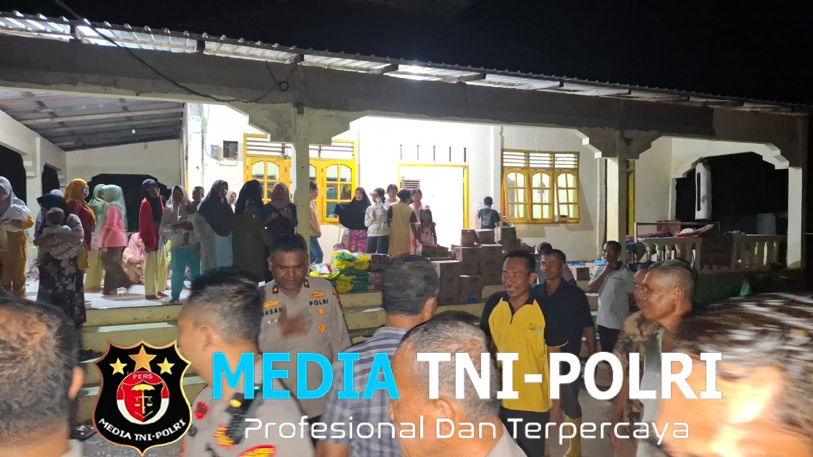 Kapolres Langkat Salurkan Bantuan Sosial kepada Warga Terdampak Banjir di Pangkalan Brandan