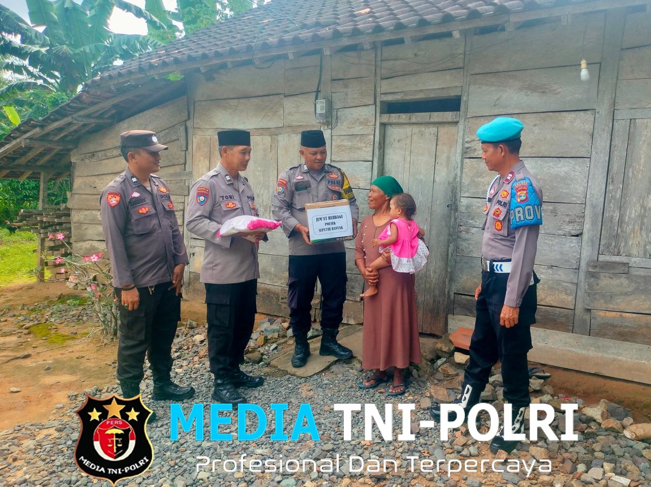 Ringankan Beban Masyarakat, Polsek Seputih Banyak Salurkan Bantuan Sosial di Kampung Siswo Bangun