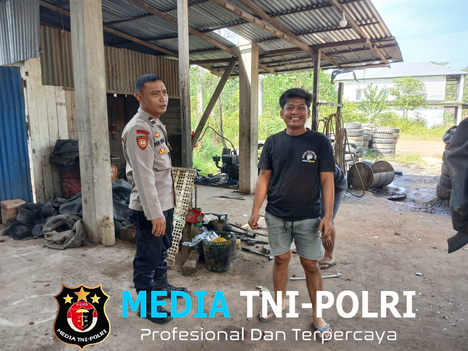 Pastikan Distribusi BBM Lancar, Polsek Mandor Laksanakan Patroli