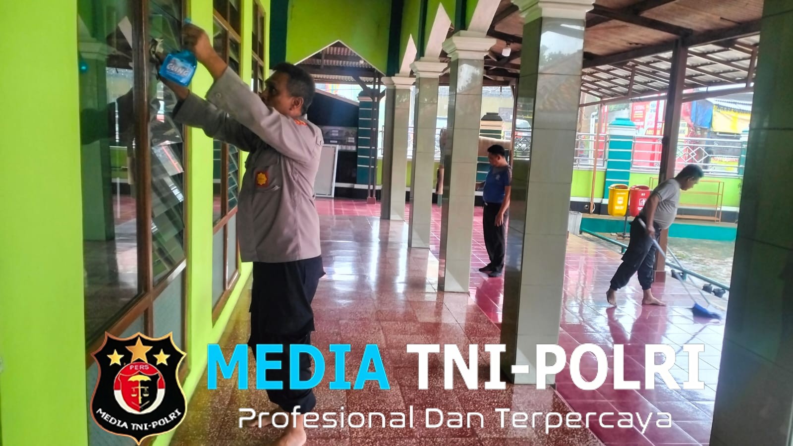 Bakti Religi Polsek Setu, Wujud Kepedulian Polri Terhadap Kebersihan Tempat Ibadah