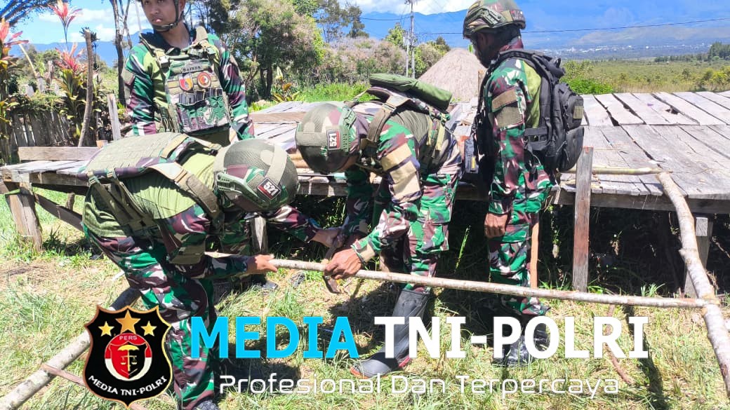 Binter Damai itu Indah Satgas Yonif 521/DY Gotong Royong Renovasi Taman Menyambut Natal di Papua Pegunungan