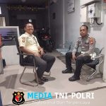Patroli Malam di Bawah Terang Rembulan, Polsek Mandor Sampaikan Himbauan Kamtibmas kepada Warga