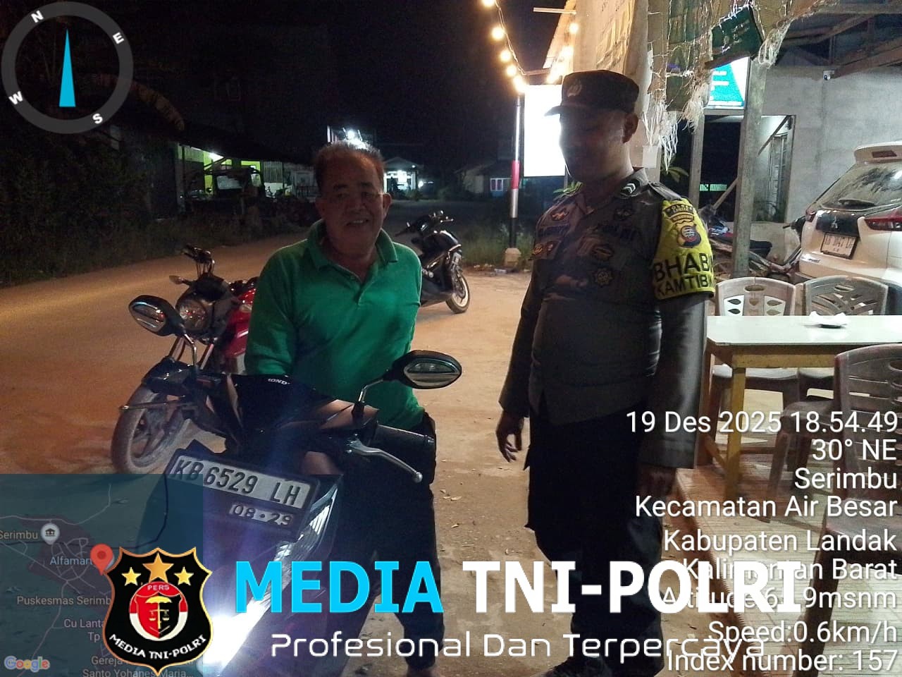 Dengan Pendekatan Humanis, Polisi Sambangi Warga Saat Patroli Malam