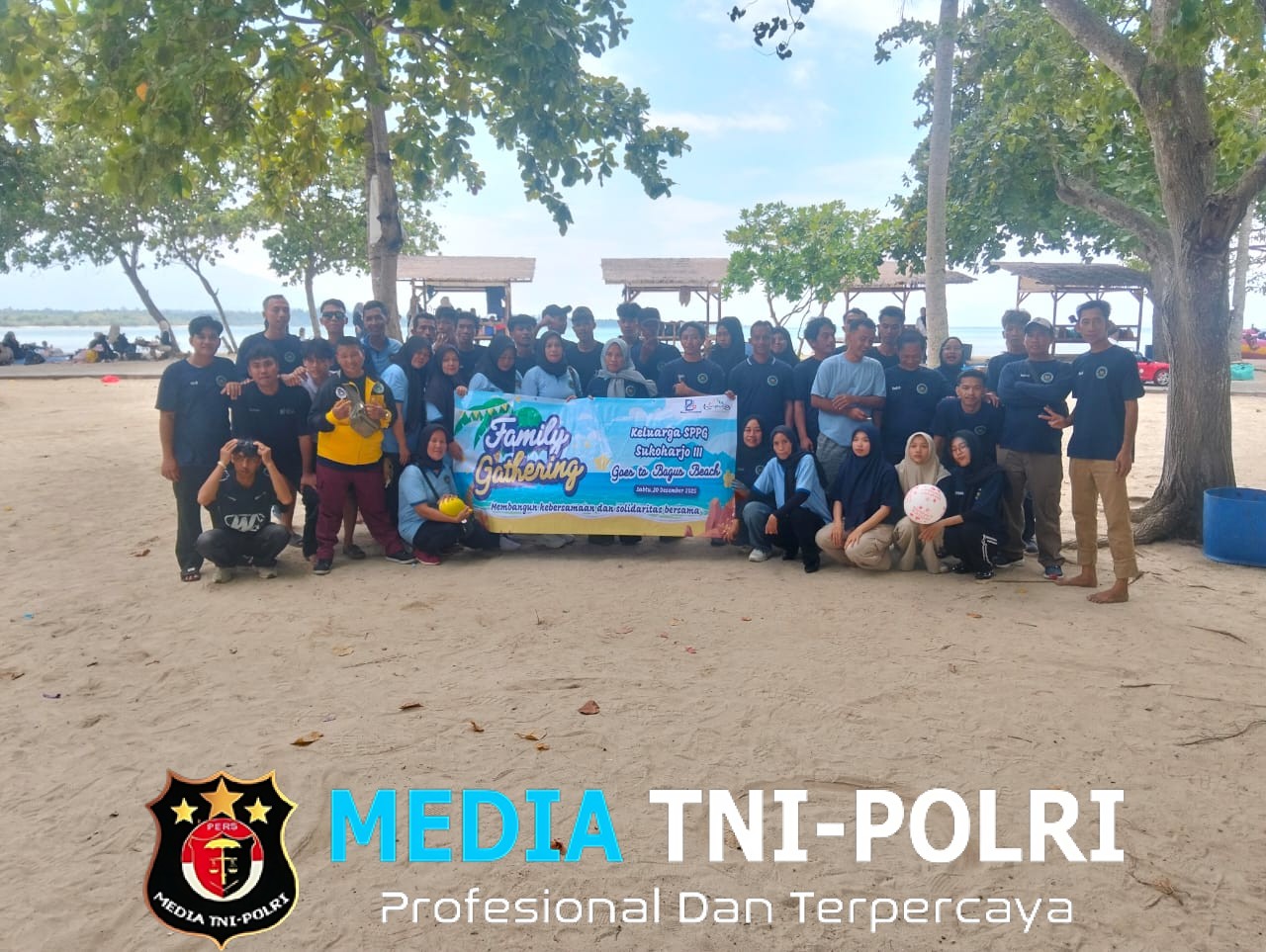 Keluarga Besar SPPG Al Anwar Gelar Family Gathering Ke Pantai Bagus