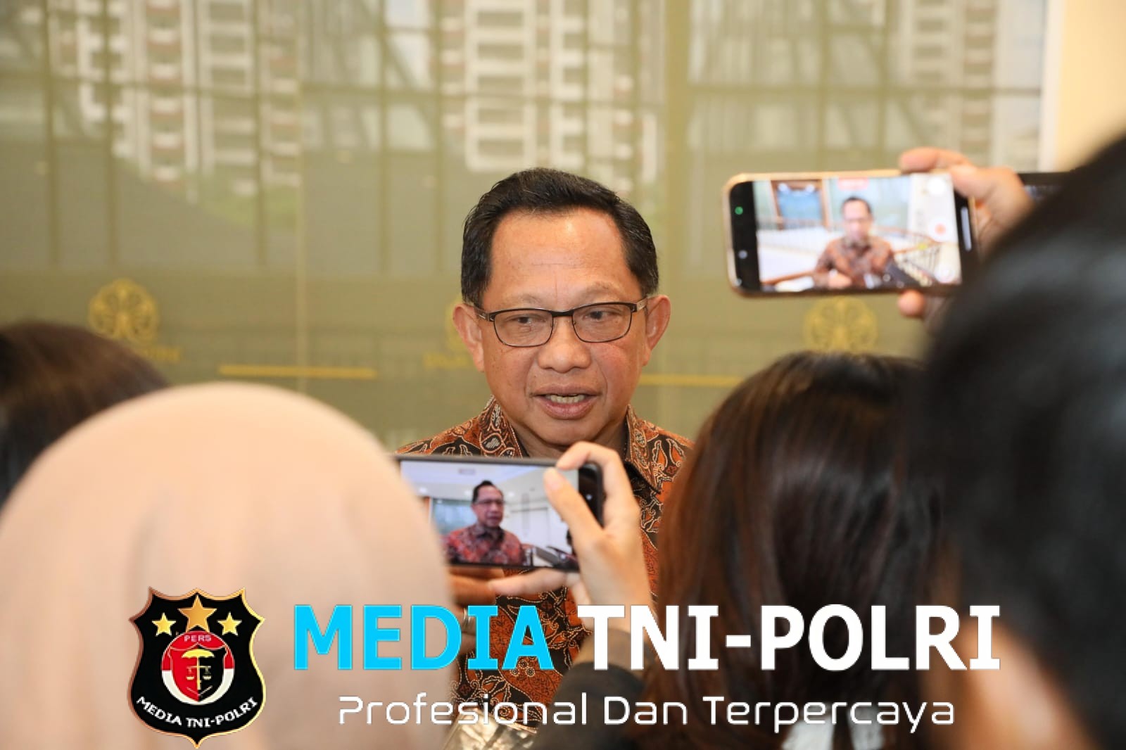 Mendagri 106 Ribu Pakaian Baru Akan Disalurkan ke Warga Terdampak Bencana di Sumatra