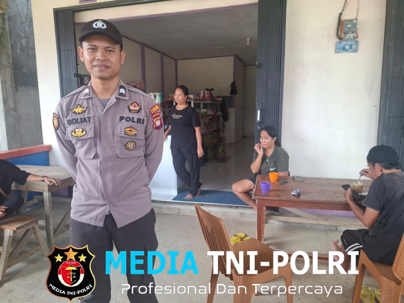 Patroli Rutin Polsek Kuala Behe, Berikan Himbauan Kamtibmas Kepada Warga