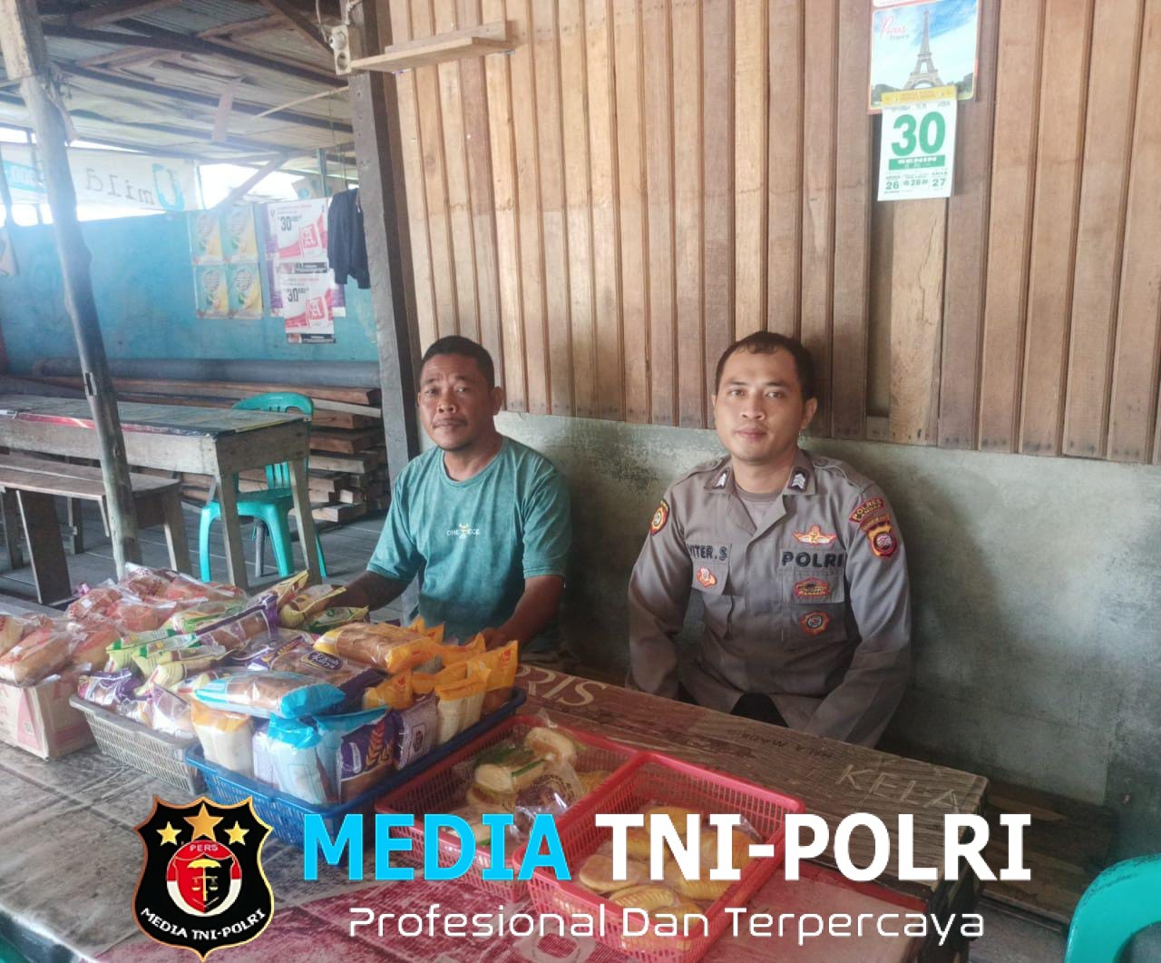 Personel Polsek Menjalin Laksanakan Sambang Dialogis di Pasar Menjalin