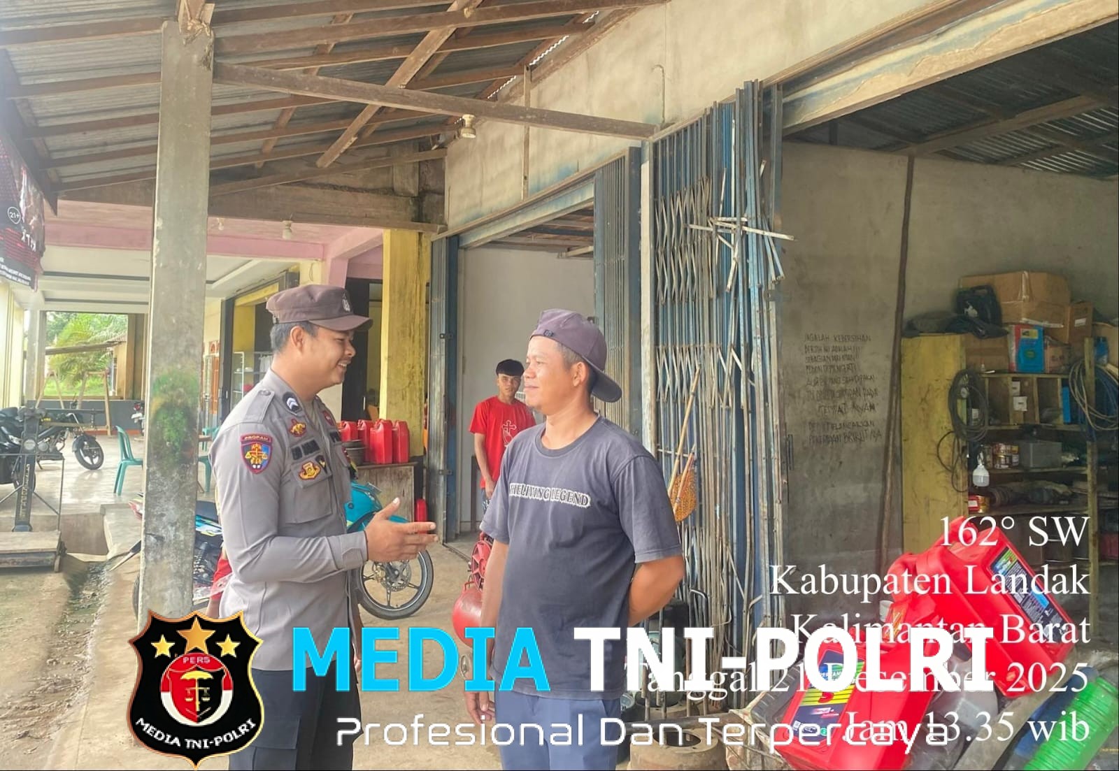 Polisi Hadir di Tengah Warga Saat Hari Libur, Sampaikan Imbauan Kamtibmas Secara Humanis