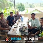 Polisi Temui Warga Saat Patroli Siang, Sampaikan Himbauan dengan Senyum dan Kebersamaan