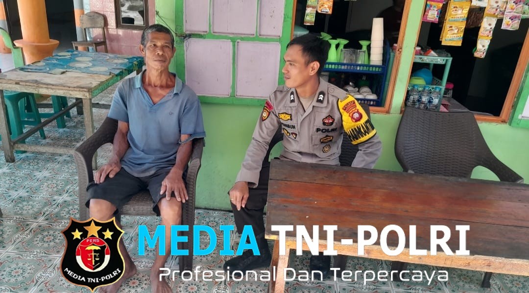 Datangi Warga nya Usai Laksanakan Patroli Siang Serta Berikan Himbauan Keamanan