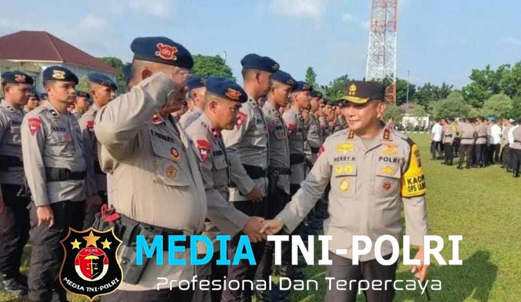 Kapolda Riau Berikan Penghargaan kepada Personel Brimob atas Misi Kemanusiaan di Sumatera