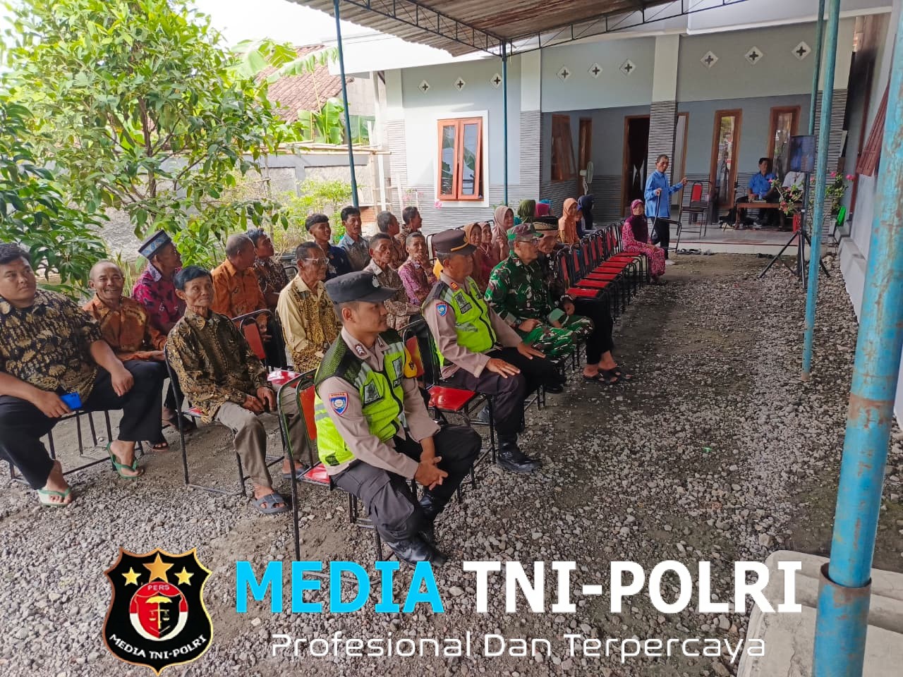 Polsek Wuryantoro Amankan Ibadah Natal di GBI Tiberias, 200 Jemaat Ikuti Ibadah dengan Khidmat