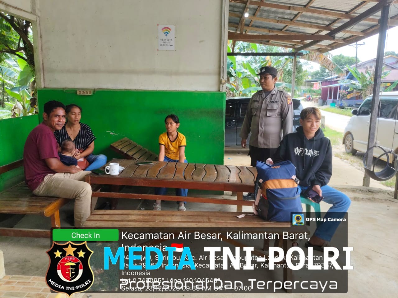 Sambangi Warga di Siang Hari, Polisi Sampaikan Pesan Keamanan Lingkungan