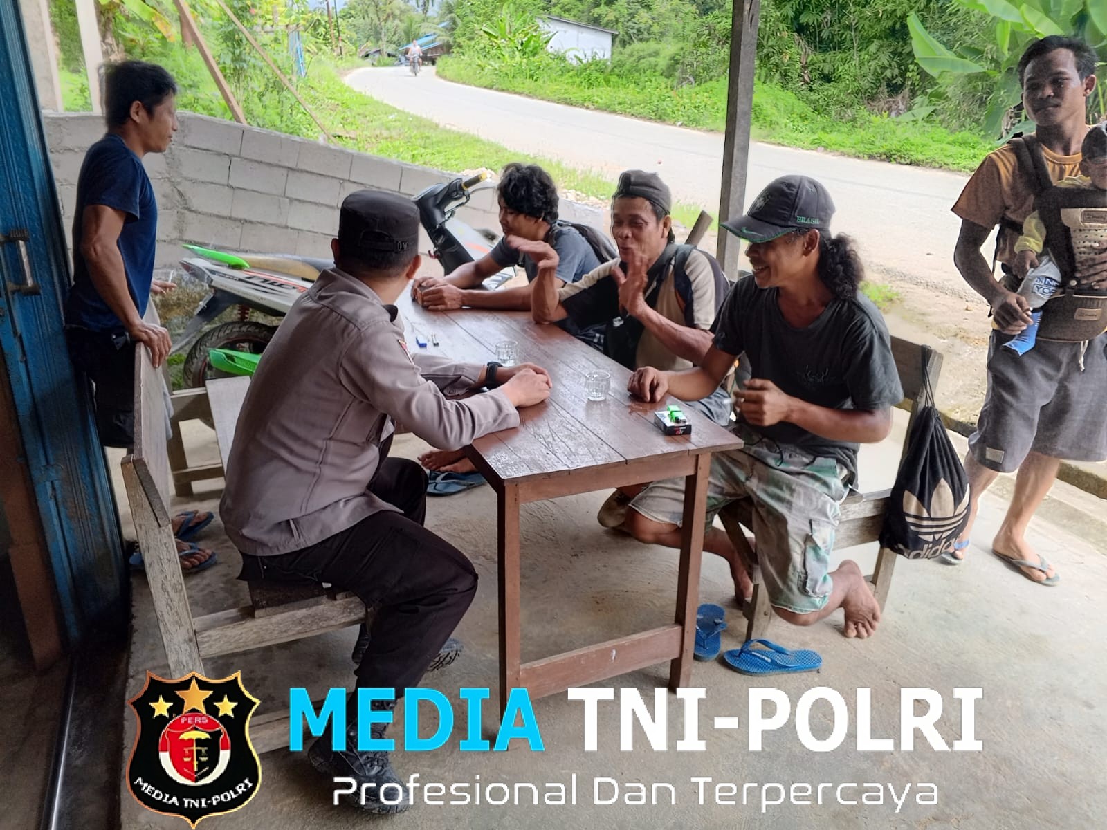 Polisi Duduk Bersama Warga, Pererat Silaturahmi dan Sampaikan Imbauan Kamtibmas