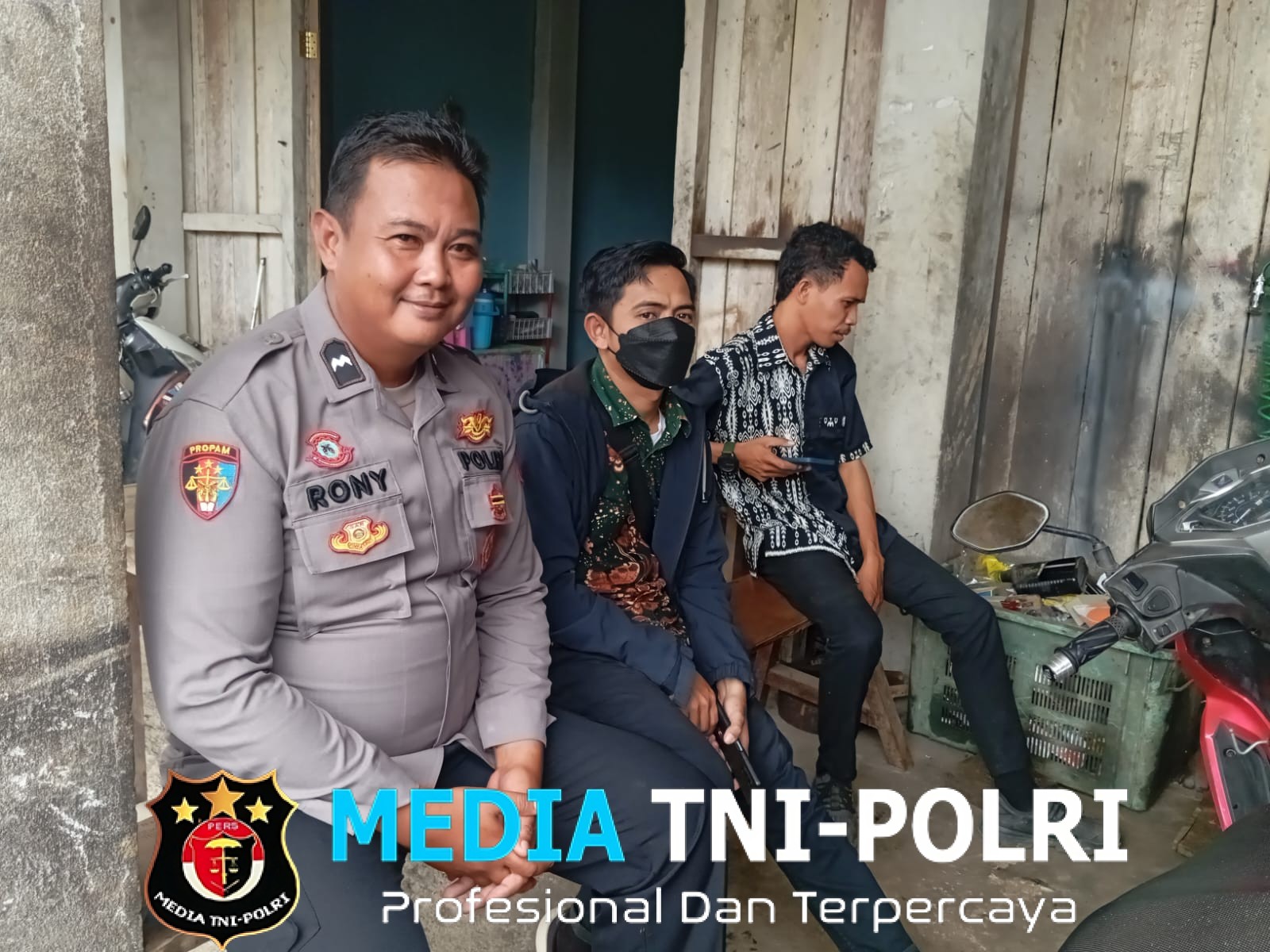 Sambangi Warga, Personel Polsek Kuala Behe Ajak Warga Bersama Jaga Kamtibmas Yang Kondusif