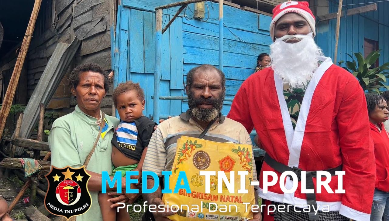 Satgas Yonif 751/VJS Bagikan Bingkisan Natal Door to Door di Oksibil Hadirkan Sukacita Lewat “Kereta Santa” dan Sembako Keluarga