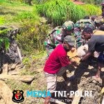 Perbaikan Jembatan Rusak Satgas Yonif 521/DY Gotong Royong Bersama Warga di Pedalaman Papua