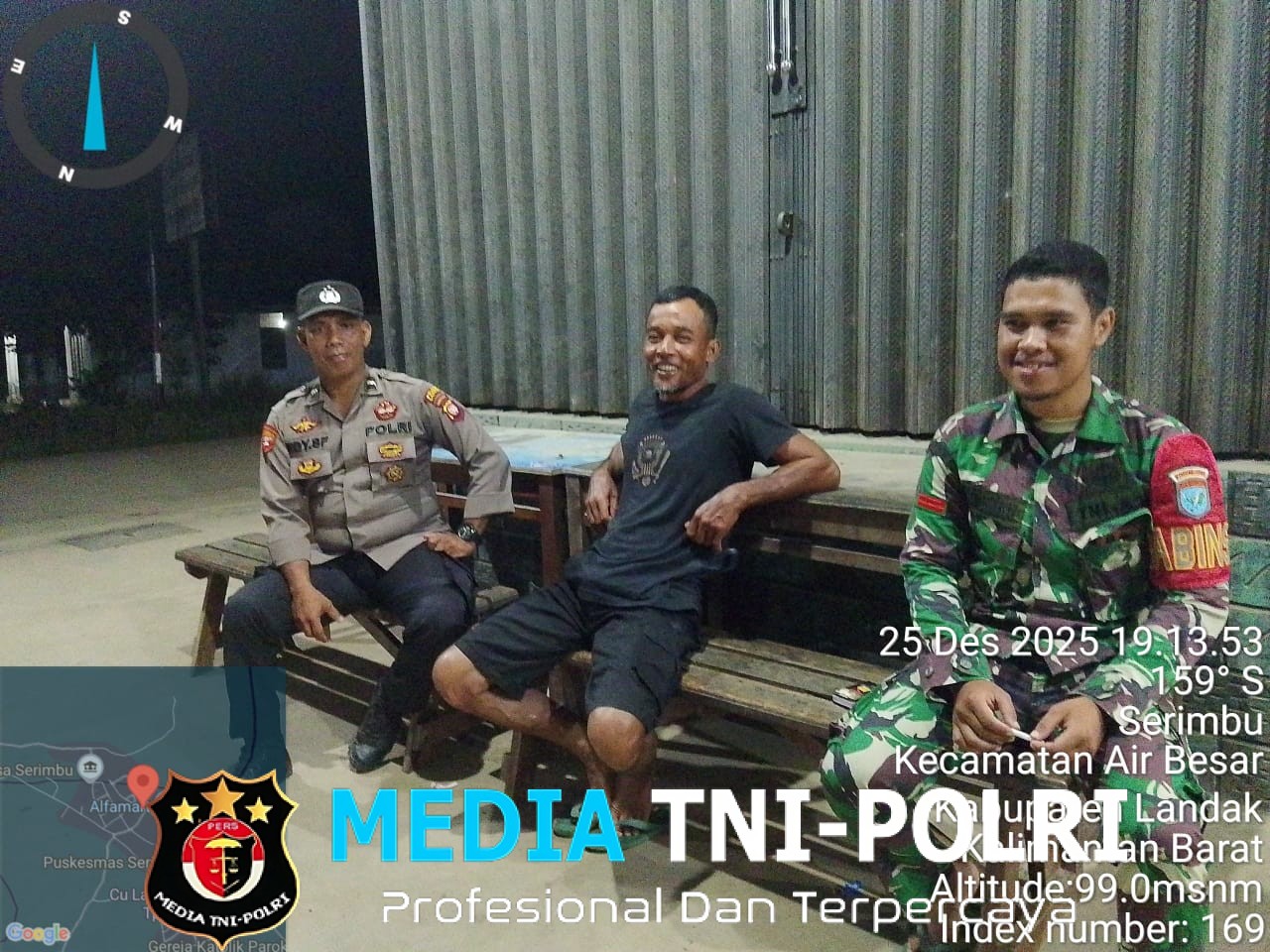Ciptakan Rasa Aman, Polsek Air Besar Bersama Koramil Sambangi Warga Saat Patroli Malam