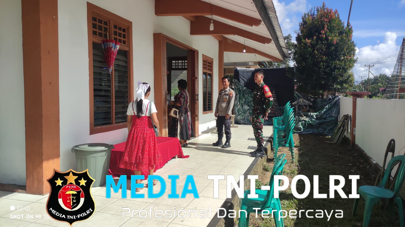 Polsek Menjalin Laksanakan Pengamanan Ibadah Misa Natal di Gereja Katolik Benediktus Tanjam