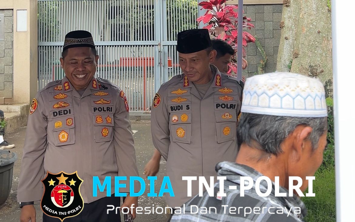 Program Jum’at Berkah Kapolrestabes Bandung Kombes Pol. Dr. Budi Sartono SIK. M.Si M.Han Bagikan 450 Paket Snack dan 350 Minuman Segar