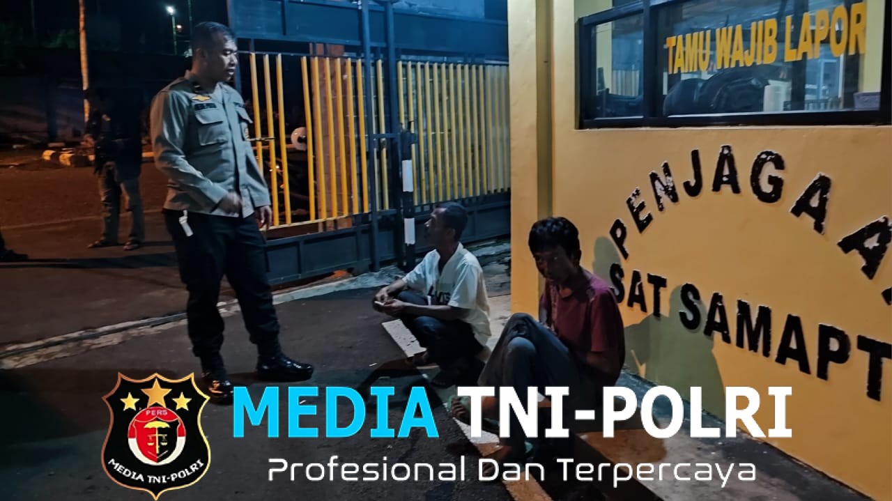 Gerak Cepat Pamapta III Polres Tanggamus Tangani Pria Tergeletak di Jalan Batu Kramat