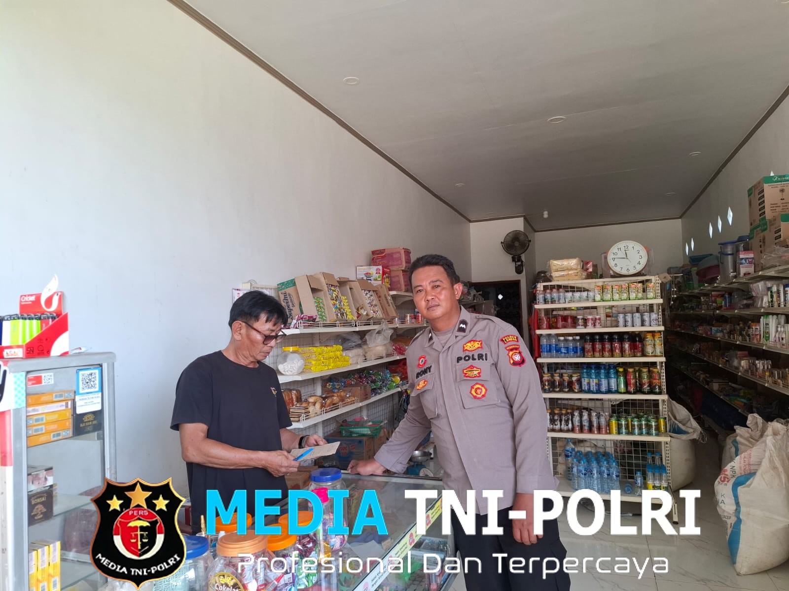 Patroli Rutin Polsek Kuala Behe, Ajak Warga Jaga Kondusifitas Kamtibmas Bersama