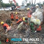 Satgas Yonzipur I/DD Lanjutkan Pemasangan Jembatan Bailey Pascabencana di Desa Garoga