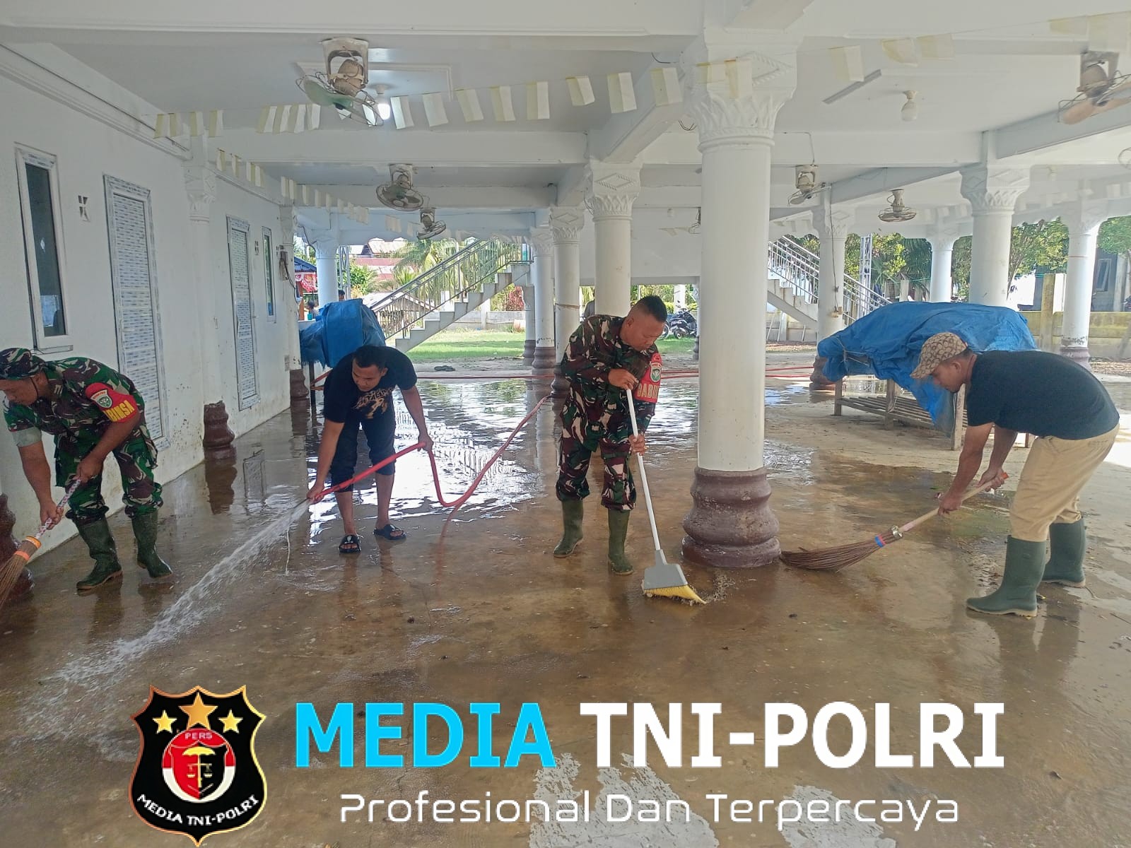 Danramil 15/Matangkuli Pimpin Langsung Aksi Heroik Pembersihan Meunasah Pascabanjir