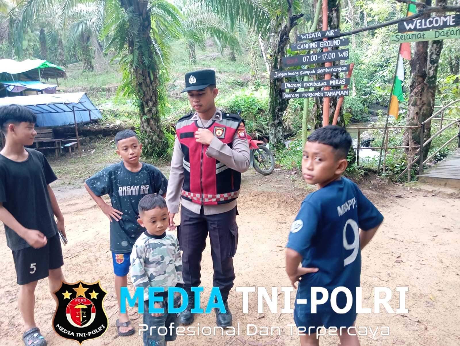 Polisi Hadir, Pengunjung Merasa Aman Berwisata di Riam Angan Tembawang