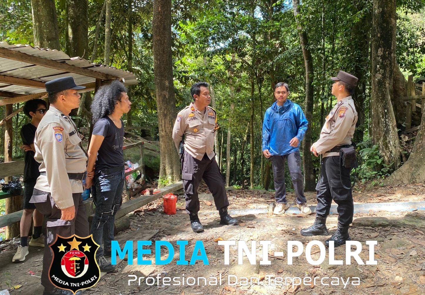 Di Tengah Liburan Warga, Satgas Preemtif Edukasi Keselamatan di Air Terjun Setegung