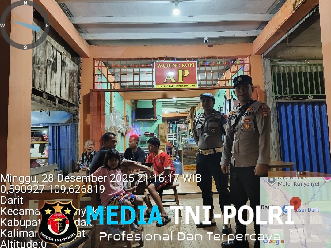 Personel Polsek Menyuke Polres Landak Gencarkan Patroli Pada Malam Hari