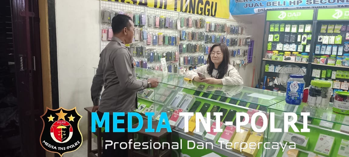 Patroli Malam Polsek Menjalin Laksanakan Sambang Dialogis dengan Warga dan Pelaku Usaha