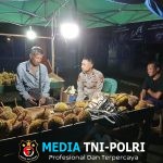 Patroli Dialogis Polsek Mandor Jalin Silaturahmi dengan Penjual Durian
