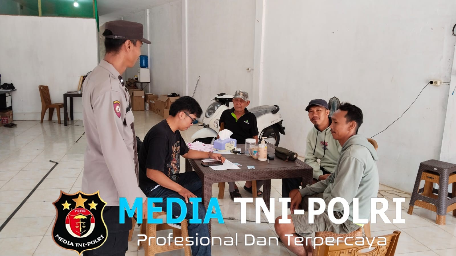 Polisi Menyapa di Siang Hari, Warga Diajak Jaga Lingkungan Tetap Aman