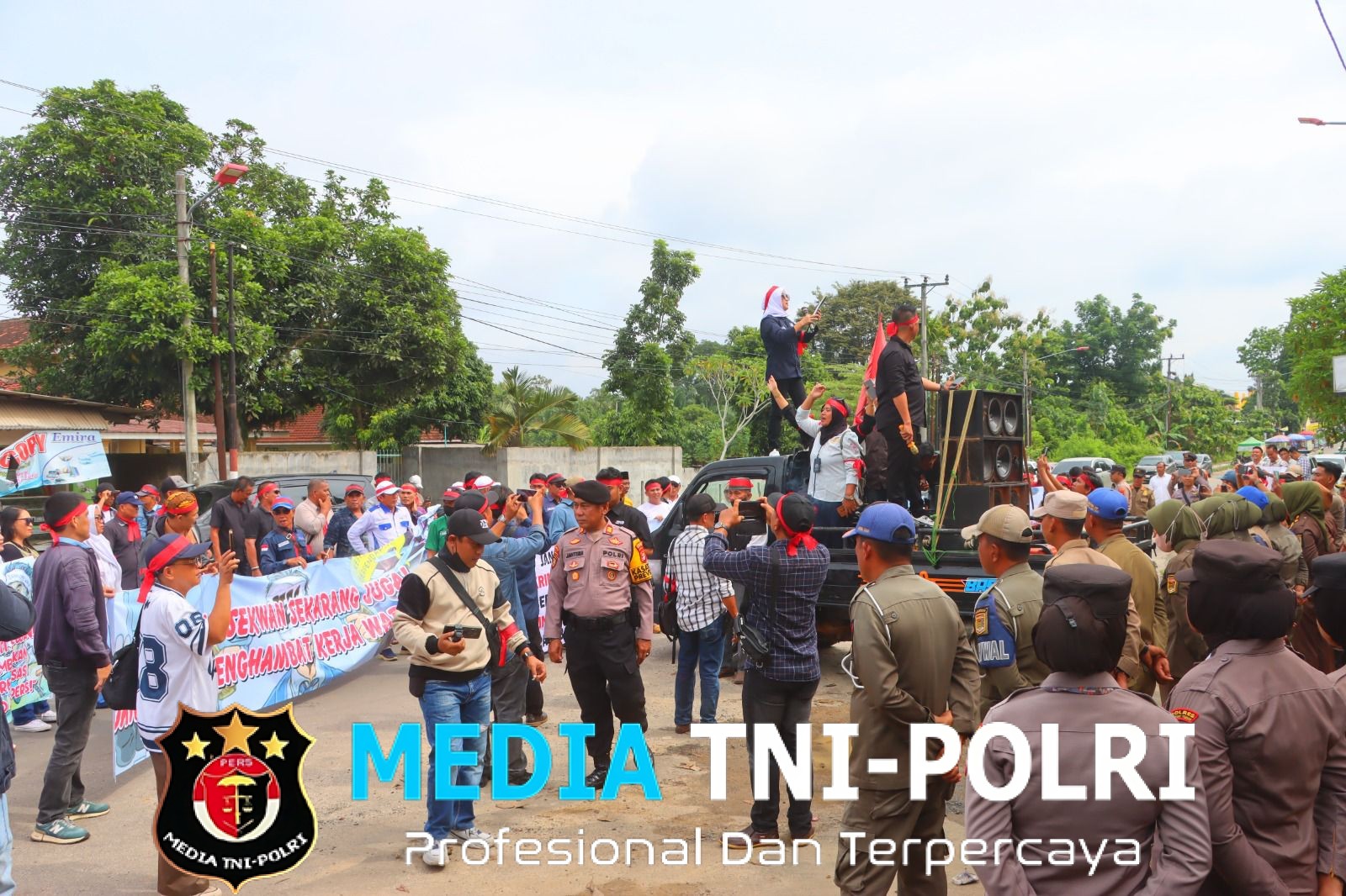 Aksi Damai FLMM di Kantor Pemkab dan DPRD Lampung Tengah Berlangsung Kondusif