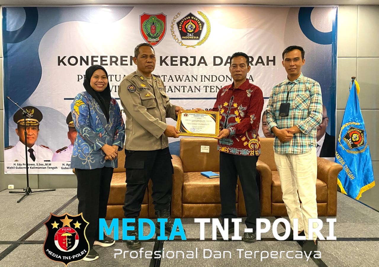 Kapolres Kotim Menerimaan Piagam Penghargaan Dari PWI Pusat Sebagai Mitra Strategis