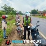 Ops Lilin Krakatau 2025 Polri Hadir untuk Masyarakat, Bantu Pengendara Motor yang Mogok