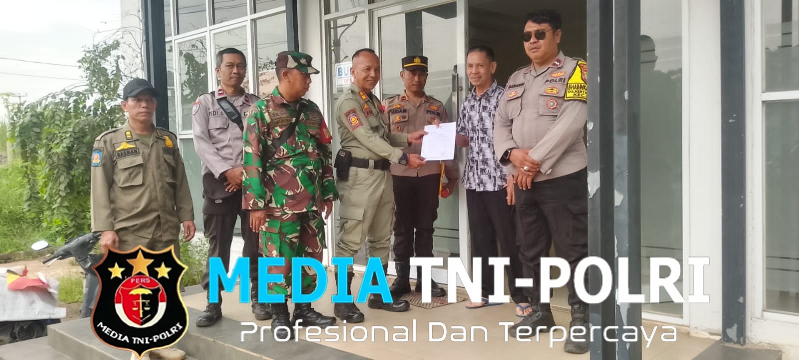 Polsek Setu Bersama TNI dan Satpol PP Himbau Warga Tertib Nyalakan Kembang Api