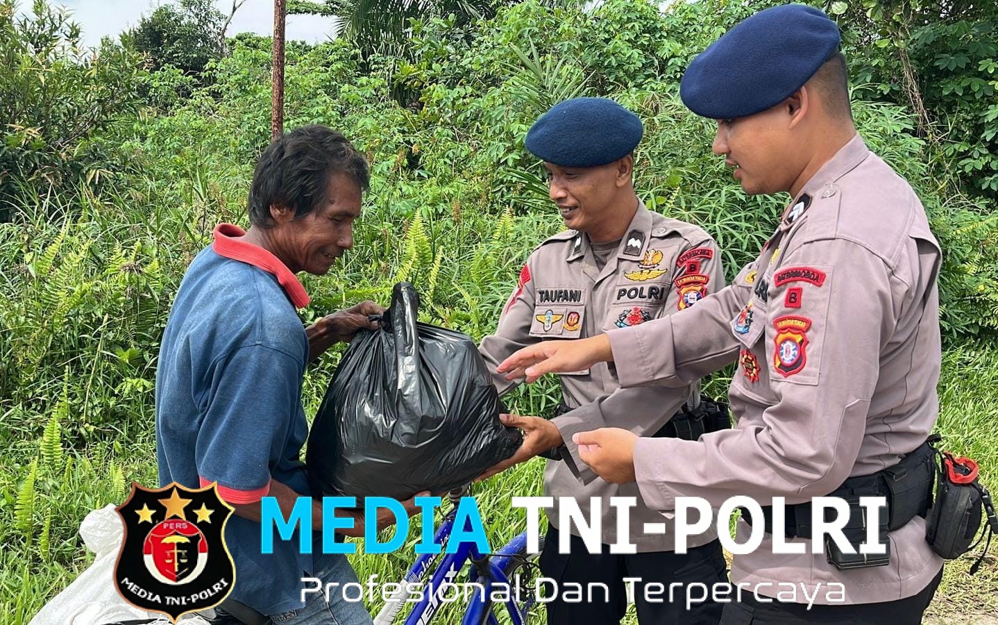 Peduli Sesama, Batalyon B Pelopor Salurkan Bantuan Sembako dari Gerakan Rp2.000 Sehari Personel