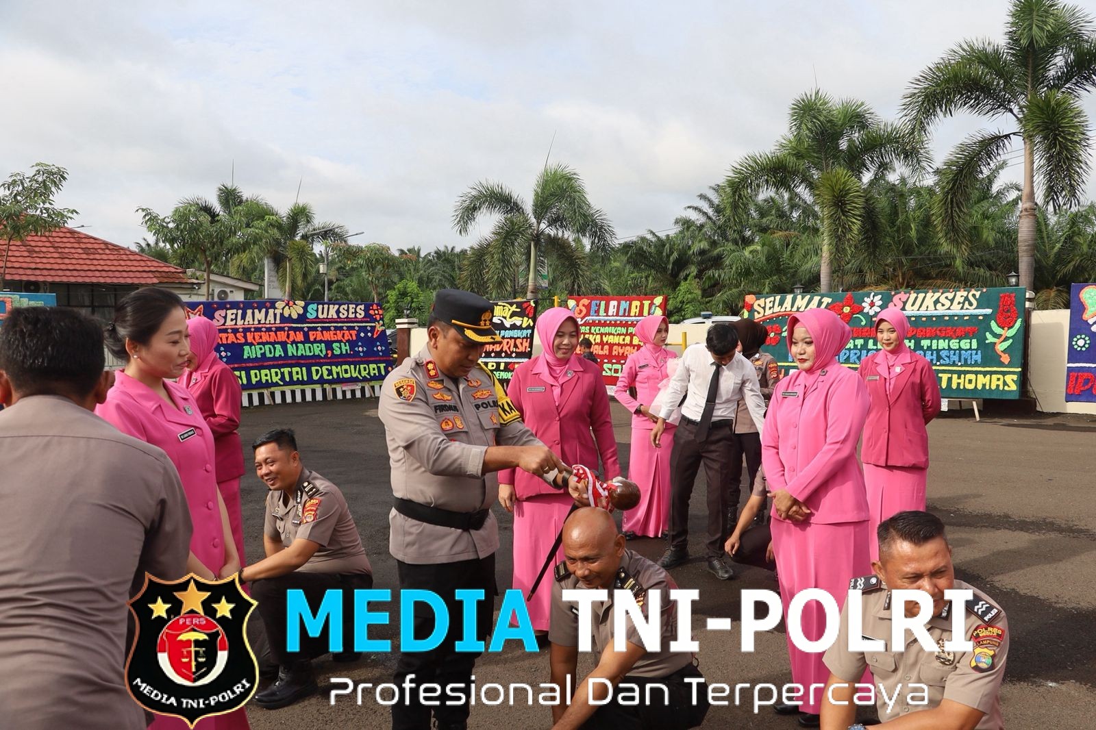 Kado Akhir Tahun! Kapolres Mesuji Guyur Air Suci ke 42 Personel yang Naik Pangkat Ini Amanah, Bukan Sekadar Penghargaan
