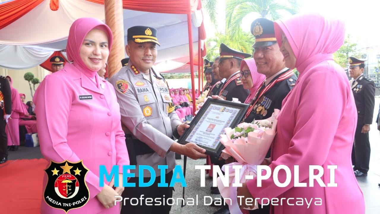 109 Personel Naik Pangkat, Polresta Banyuwangi Gelar Upacara Kenaikan Pangkat dan Pelepasan Purna Bhakti