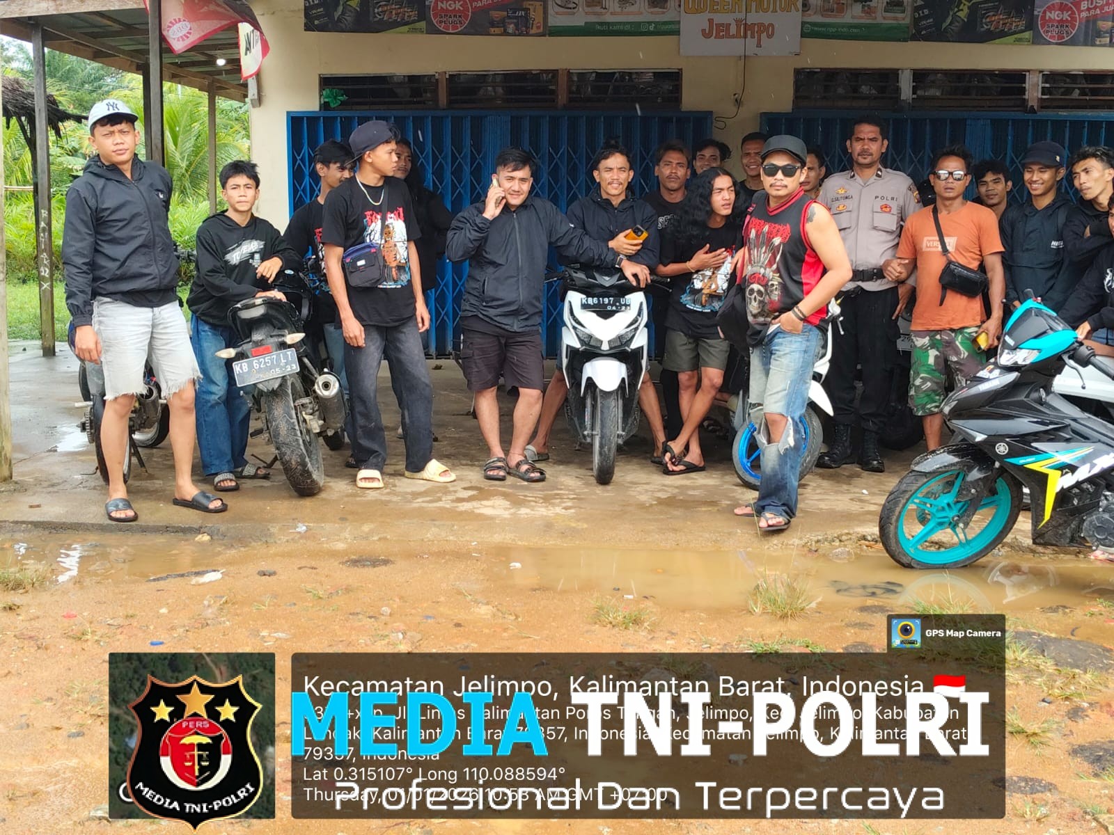 Personil Polsubsektor Jelimpo Ingatkan Kepada Warga Masyarakat Apabila Ingin Bepergian Harap Dicek Kembali Nyala Kompor Kunci Pintu dan Jendela dengan Rapat