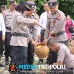 Hadiah Spesial Awal Tahun, Air Mata Bahagia Warnai Kenaikan Pangkat Personel Polres Landak