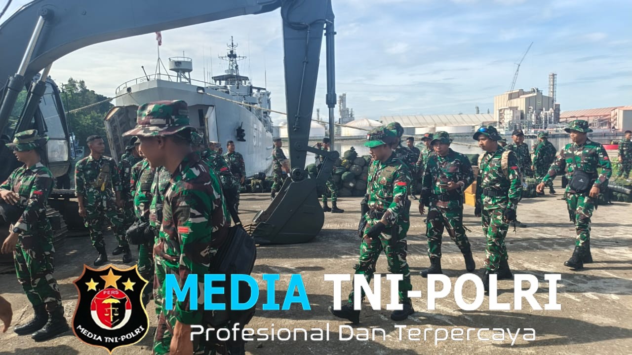 Satgas Tanggap Bencana Tiba, Armada Kapal Pembawa Personel dan Alat Berat Bersandar di Aceh Utara