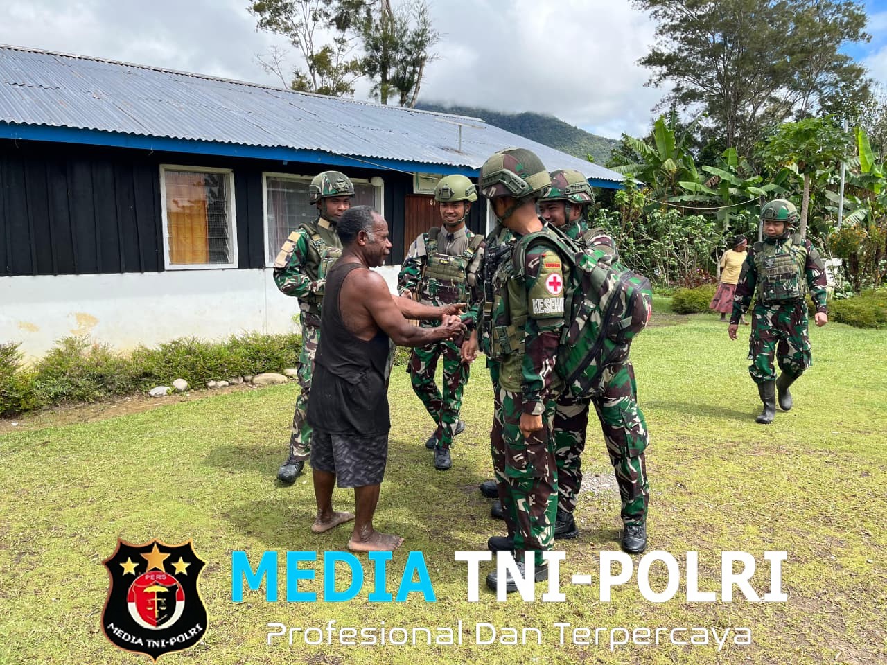 Berbakti Untuk Negeri Satgas Yonif 521/DY Binter Pelayanan Kesehatan Gratis di Wilayah Penugasan