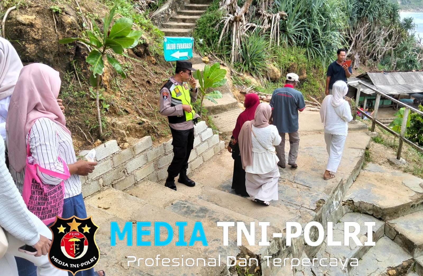 Libur Tahun Baru, Polsek Paranggupito Intensifkan Pengamanan Pantai