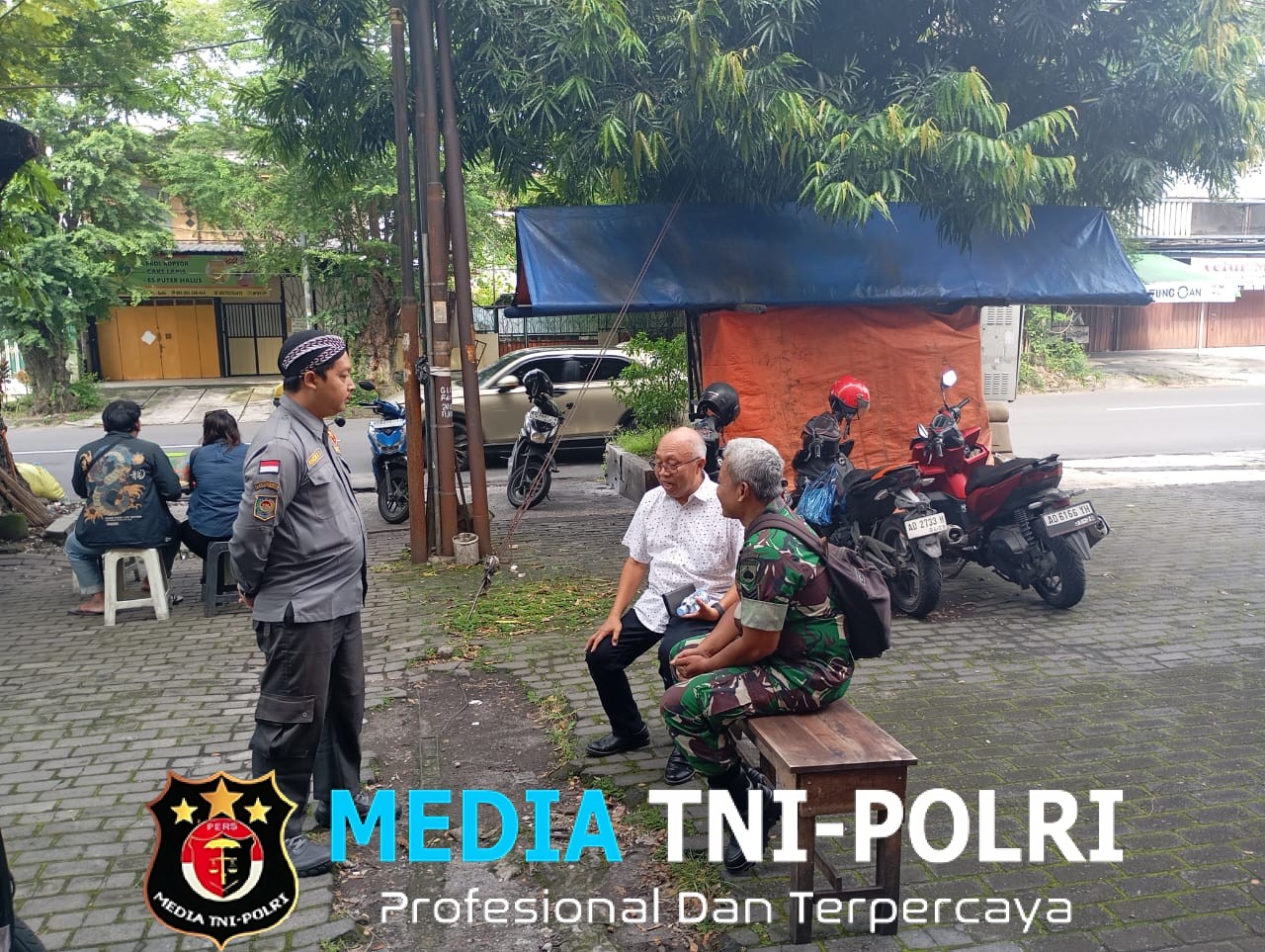 Babinsa Kratonan Komsos dengan Tokoh Masyarakat